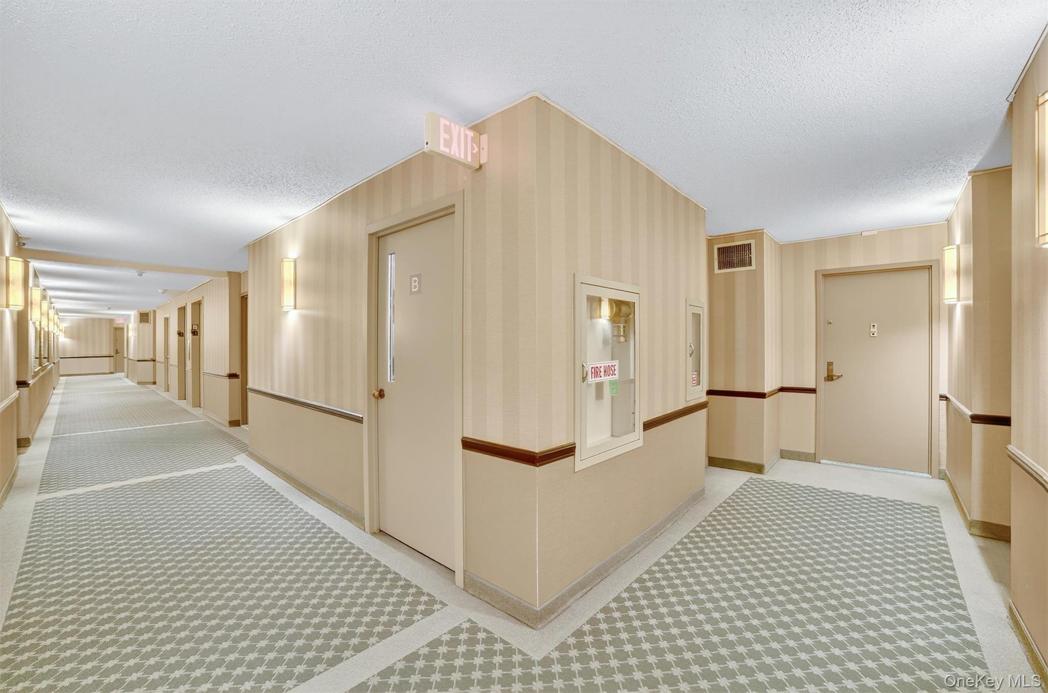 25 Rockledge Avenue, Unit 606 White Plains, NY 10601 - Photo 4 of 43 a view of a hallway with a bathroom