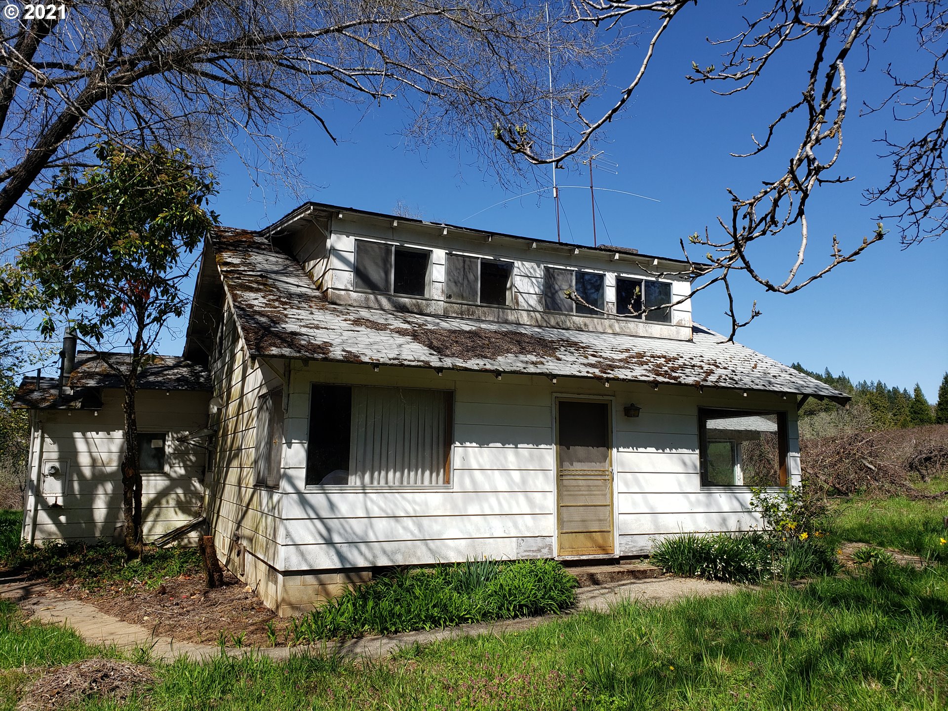 403 Meyer Lane Riddle, OR 97469 - Photo 1 of 25 a front view of a house with a yard