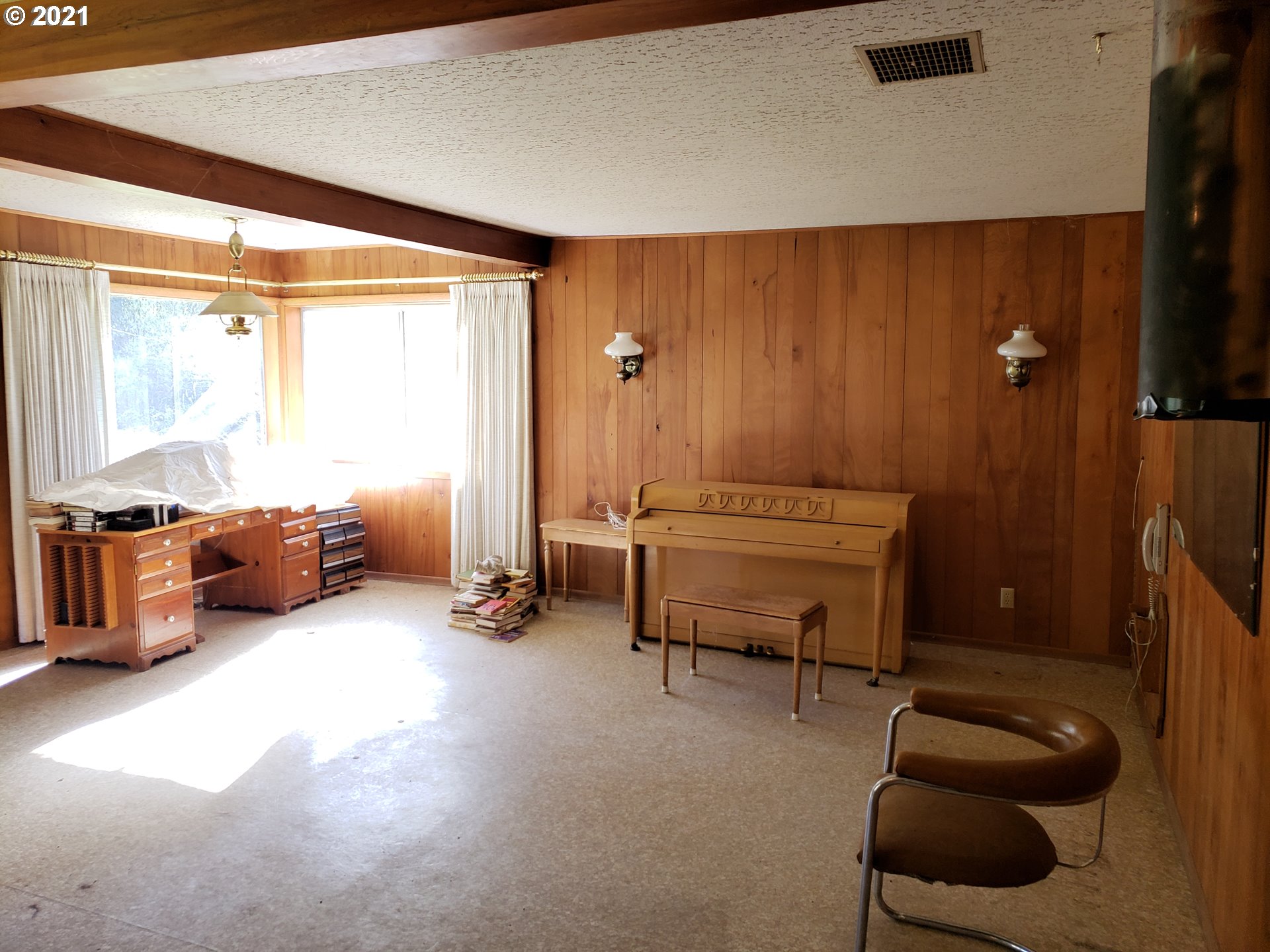 403 Meyer Lane Riddle, OR 97469 - Photo 15 of 25
