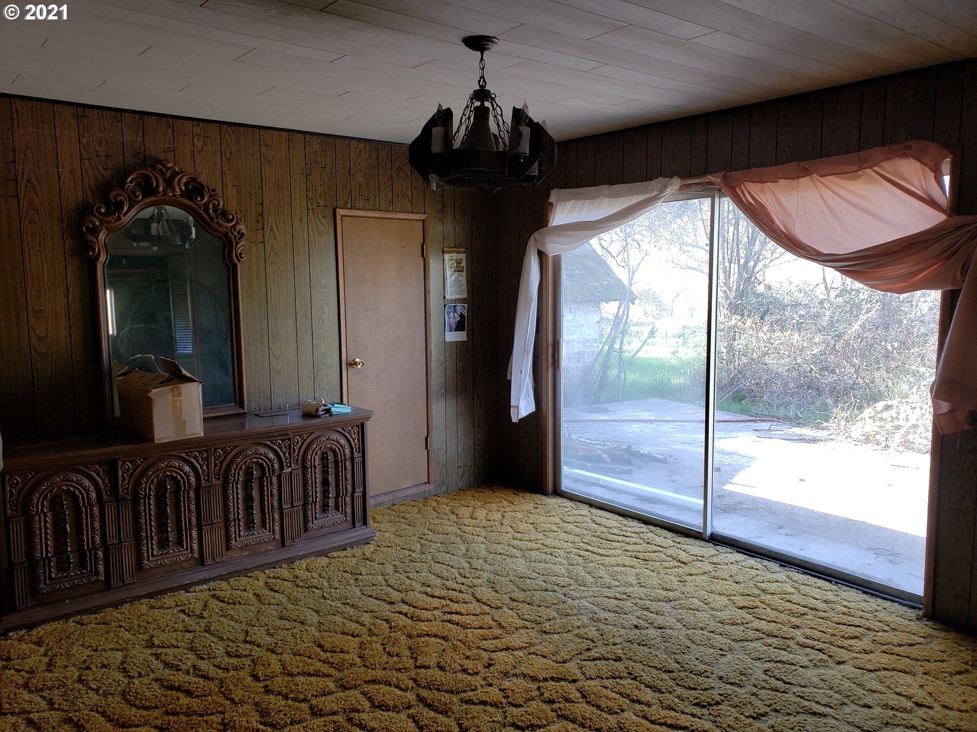 403 Meyer Lane Riddle, OR 97469 - Photo 19 of 25 a view of a interior of the house