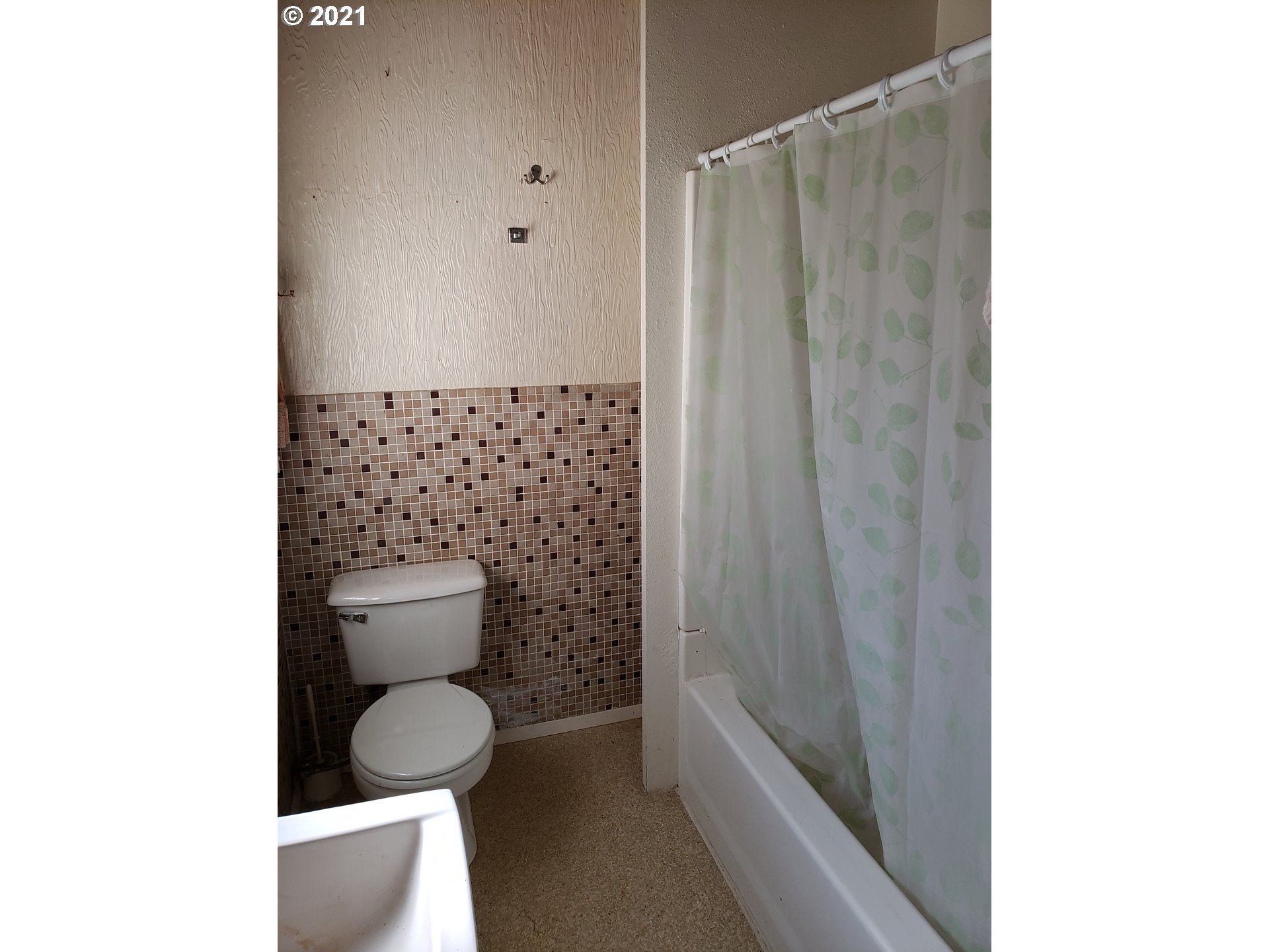 403 Meyer Lane Riddle, OR 97469 - Photo 20 of 25 a bathroom with a toilet and a shower