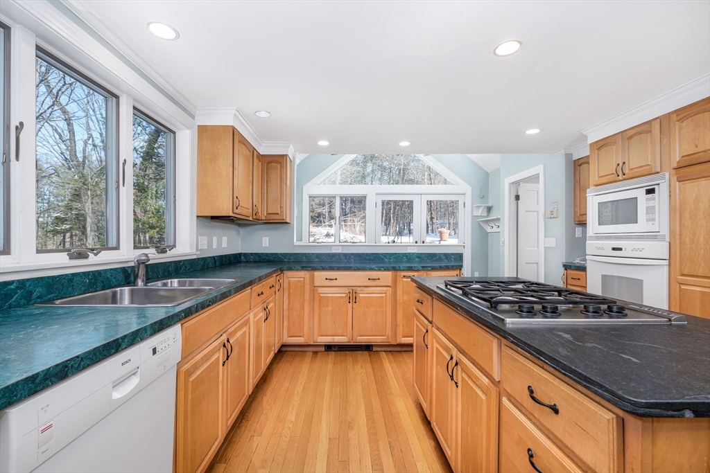 445 Glen Road Weston, MA 02493 - Photo 11 of 21