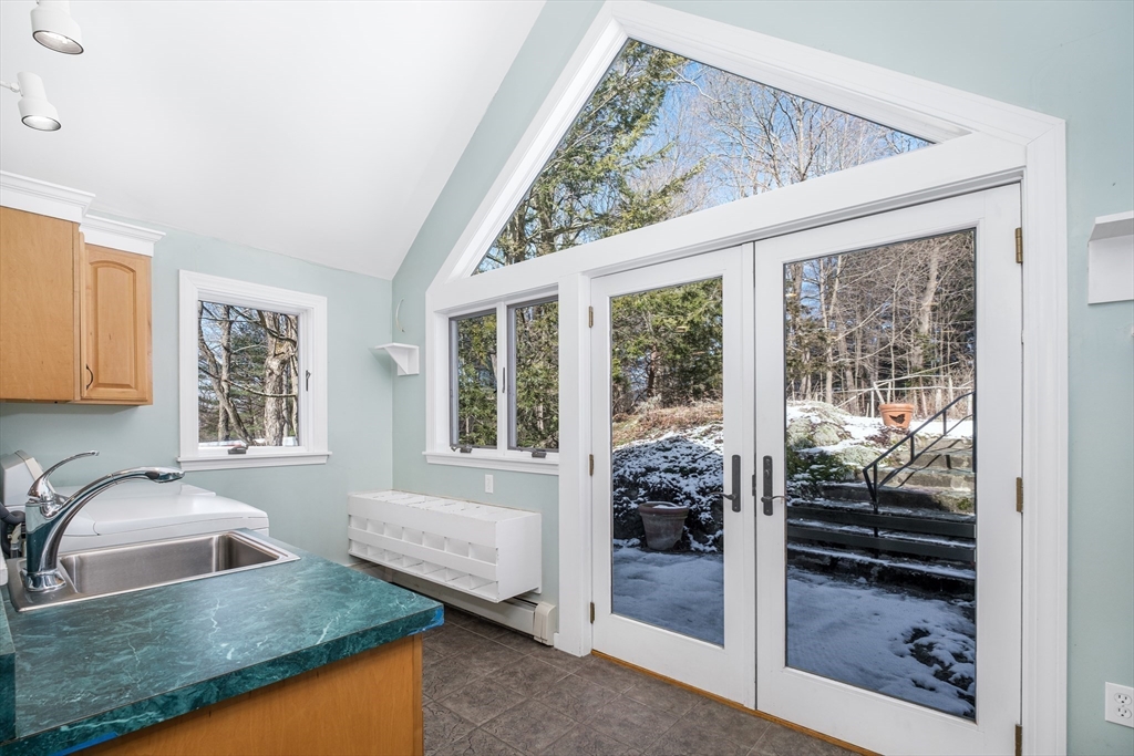 445 Glen Road Weston, MA 02493 - Photo 13 of 21