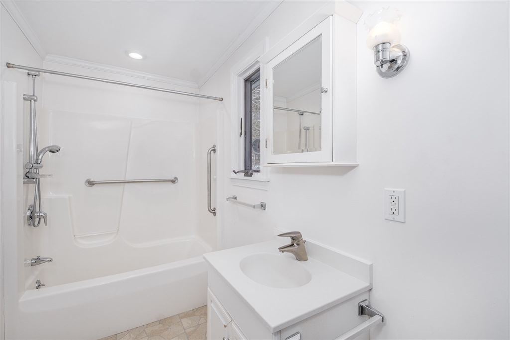 445 Glen Road Weston, MA 02493 - Photo 16 of 21