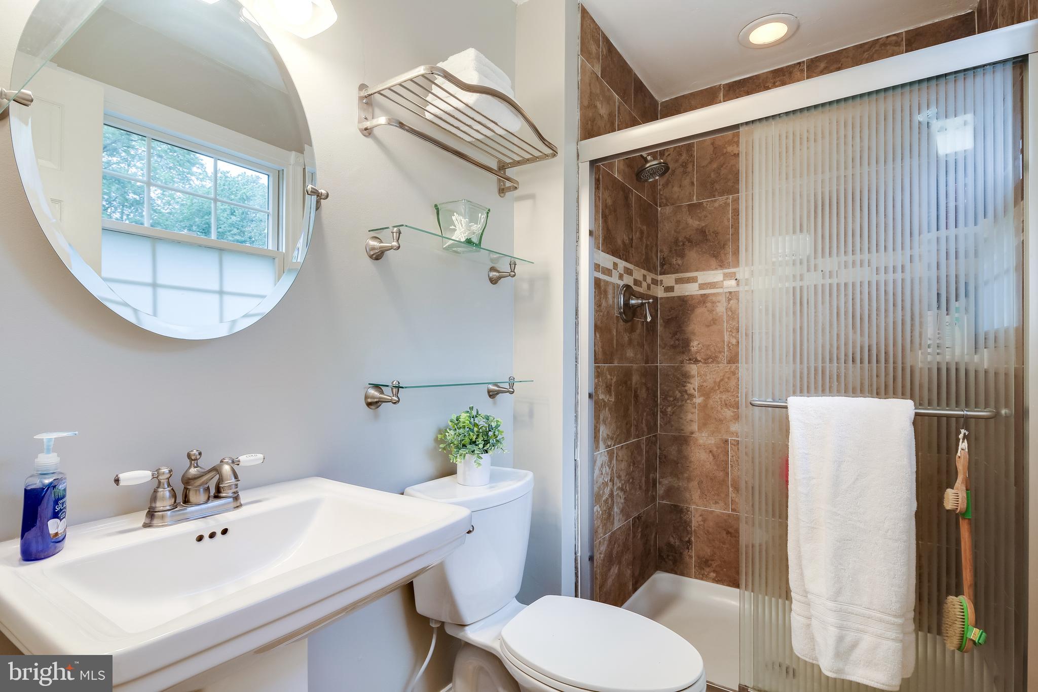 9401 Mellenbrook Road Columbia, MD 21045 - Photo 14 of 29 Primary's bathroom