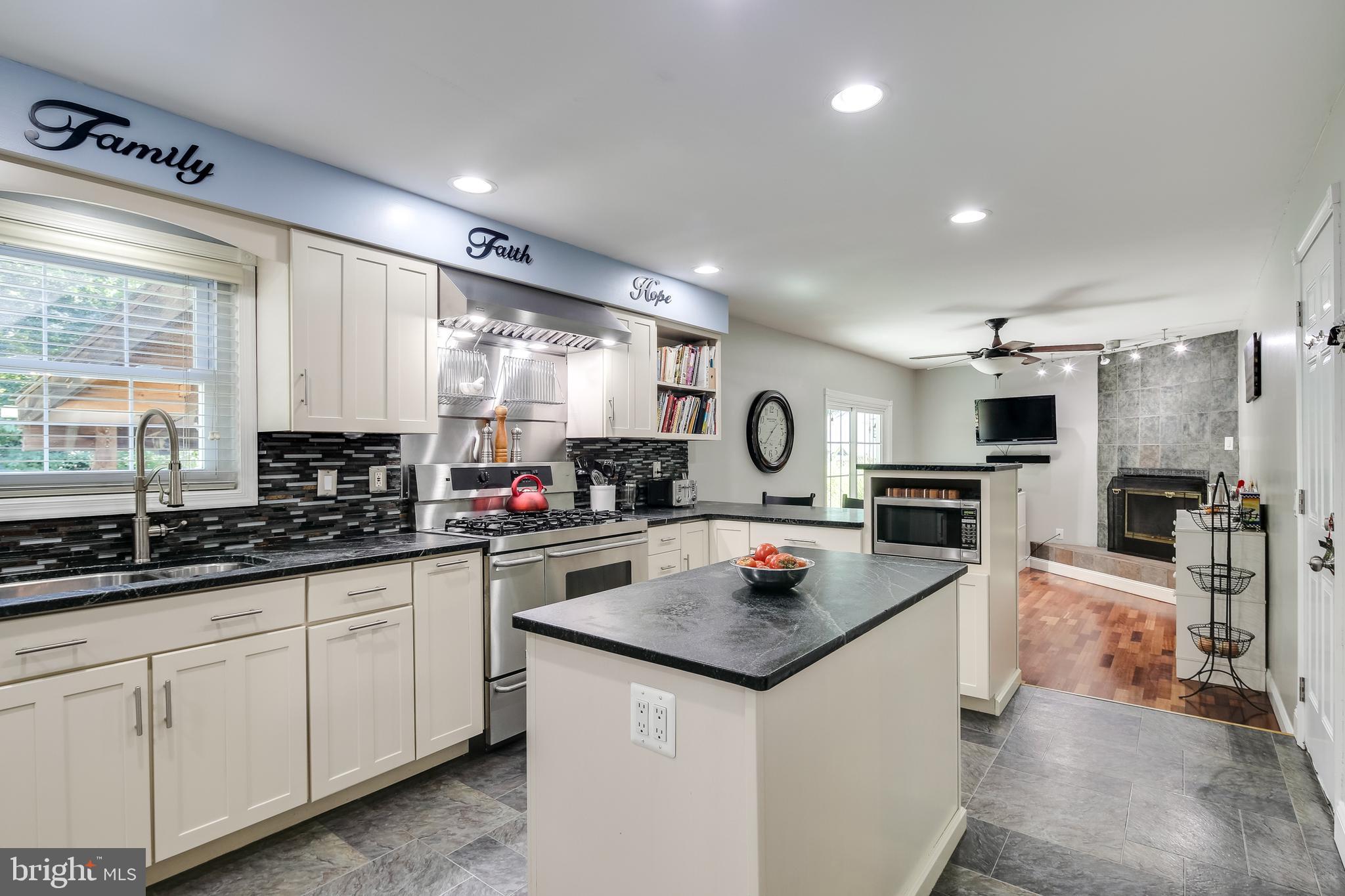 9401 Mellenbrook Road Columbia, MD 21045 - Photo 3 of 29 Updated Chef's Kitchen