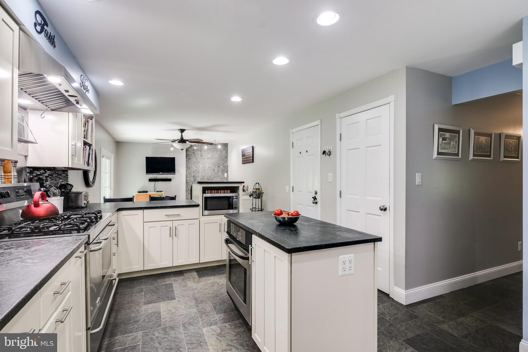9401 Mellenbrook Road Columbia, MD 21045 - Photo 4 of 29 Chef's Kitchen and Family Room