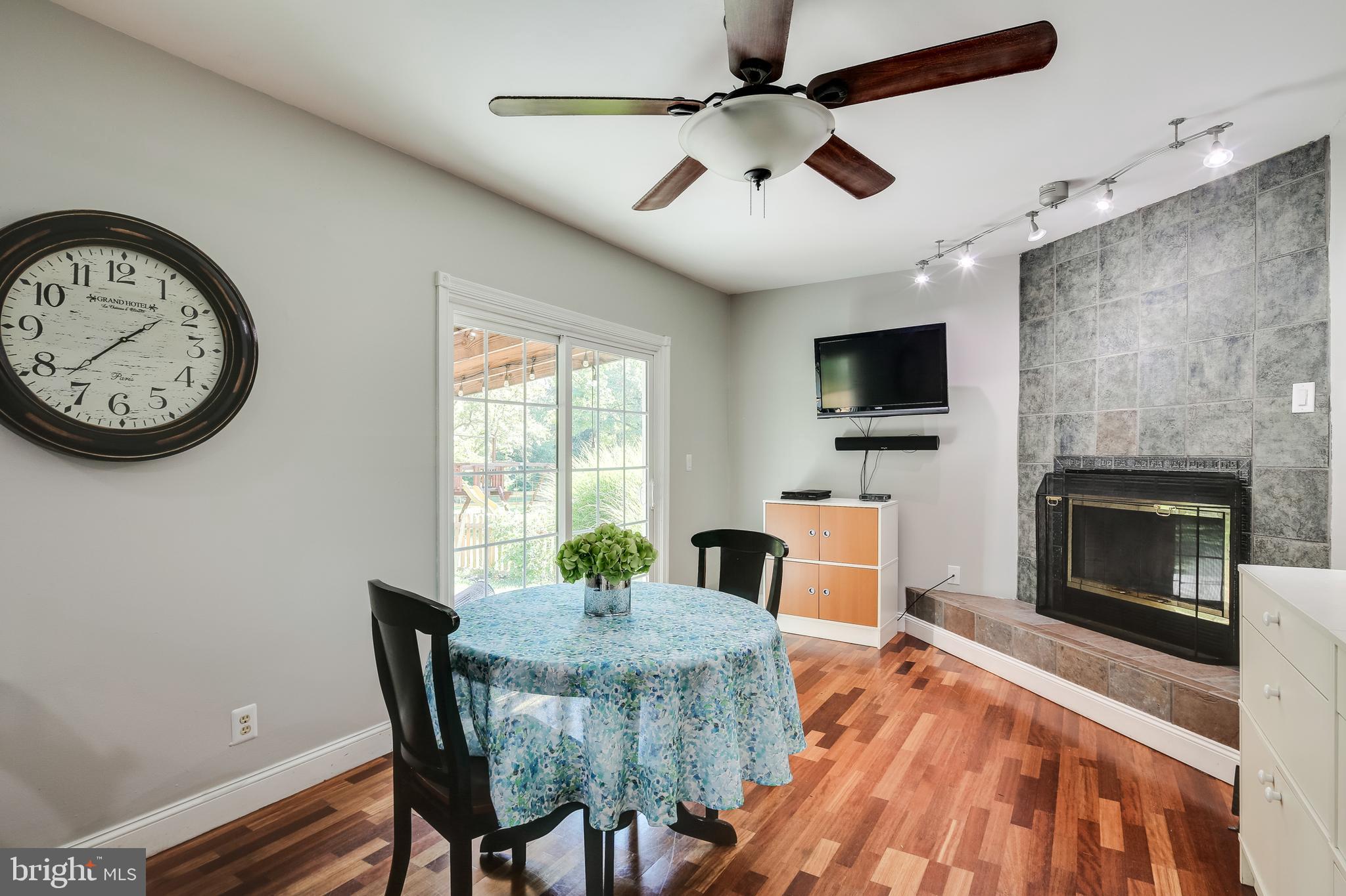 9401 Mellenbrook Road Columbia, MD 21045 - Photo 5 of 29 Family Room with Slider to Covered Porch