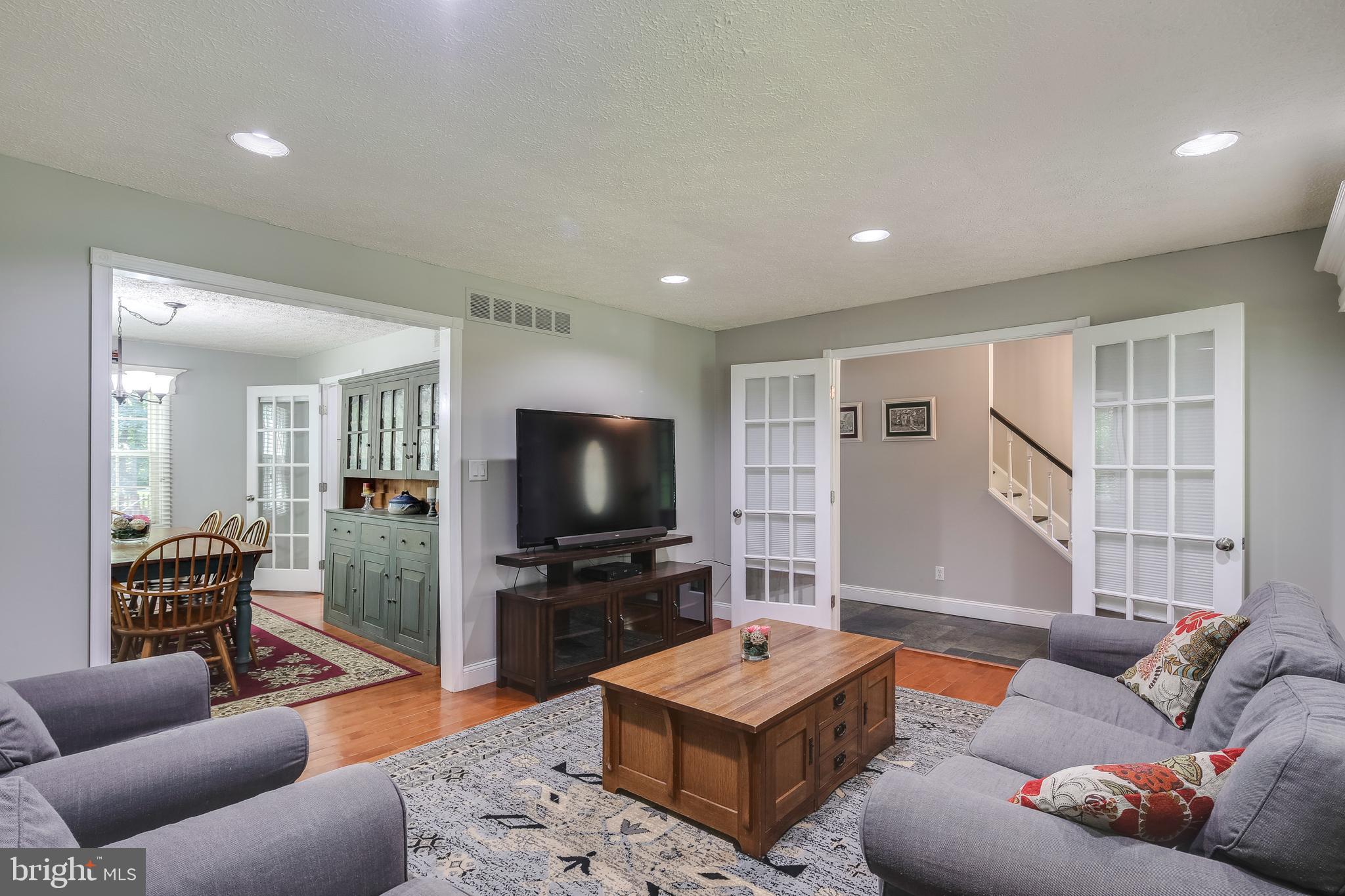 9401 Mellenbrook Road Columbia, MD 21045 - Photo 7 of 29 Living Room