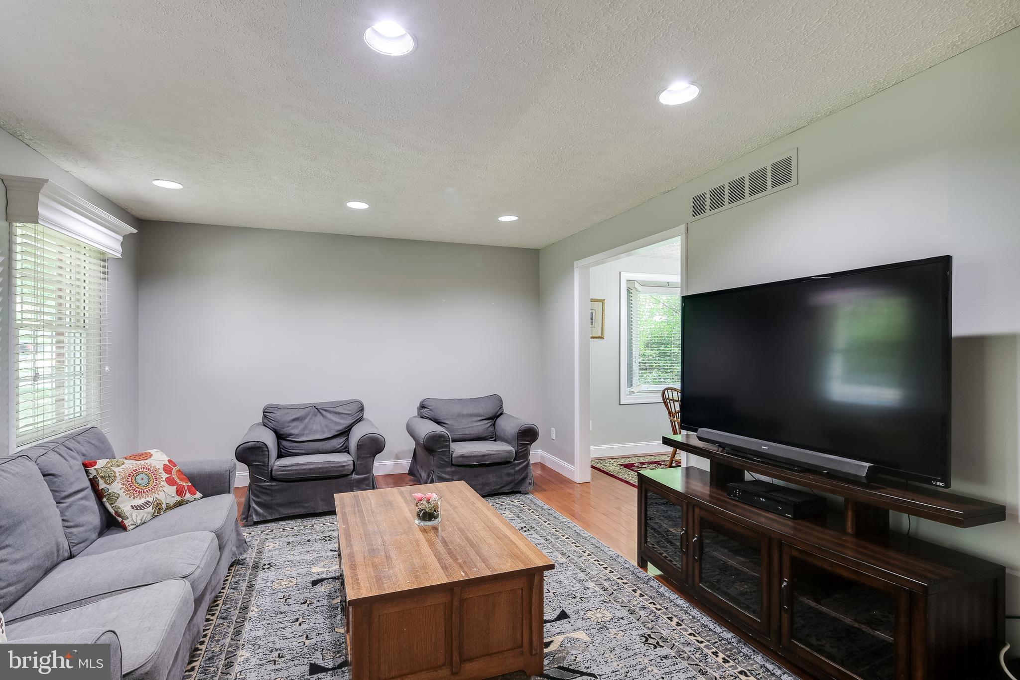 9401 Mellenbrook Road Columbia, MD 21045 - Photo 8 of 29 Living Room