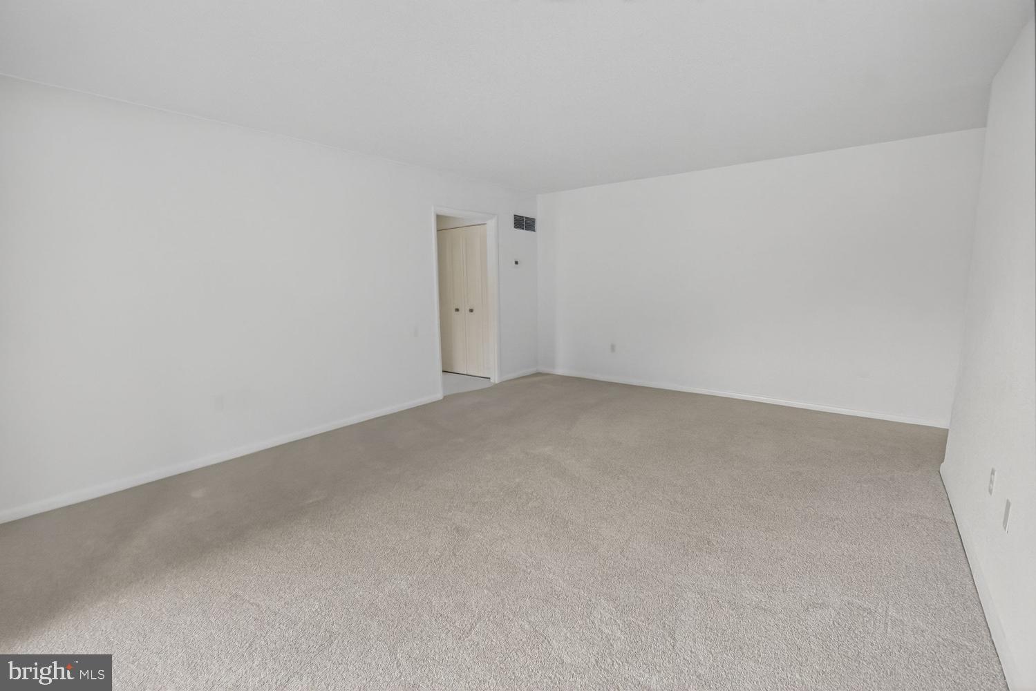 3406 Chiswick Court, Unit 472A Silver Spring, MD 20906 - Photo 9 of 31 Living room