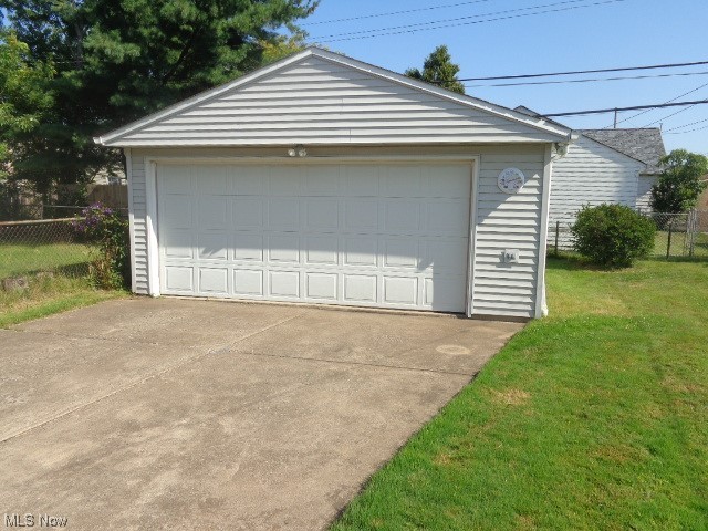 1312 Hillsdale Road Parma, OH 44134 - Photo 16 of 19 2-Car Garage