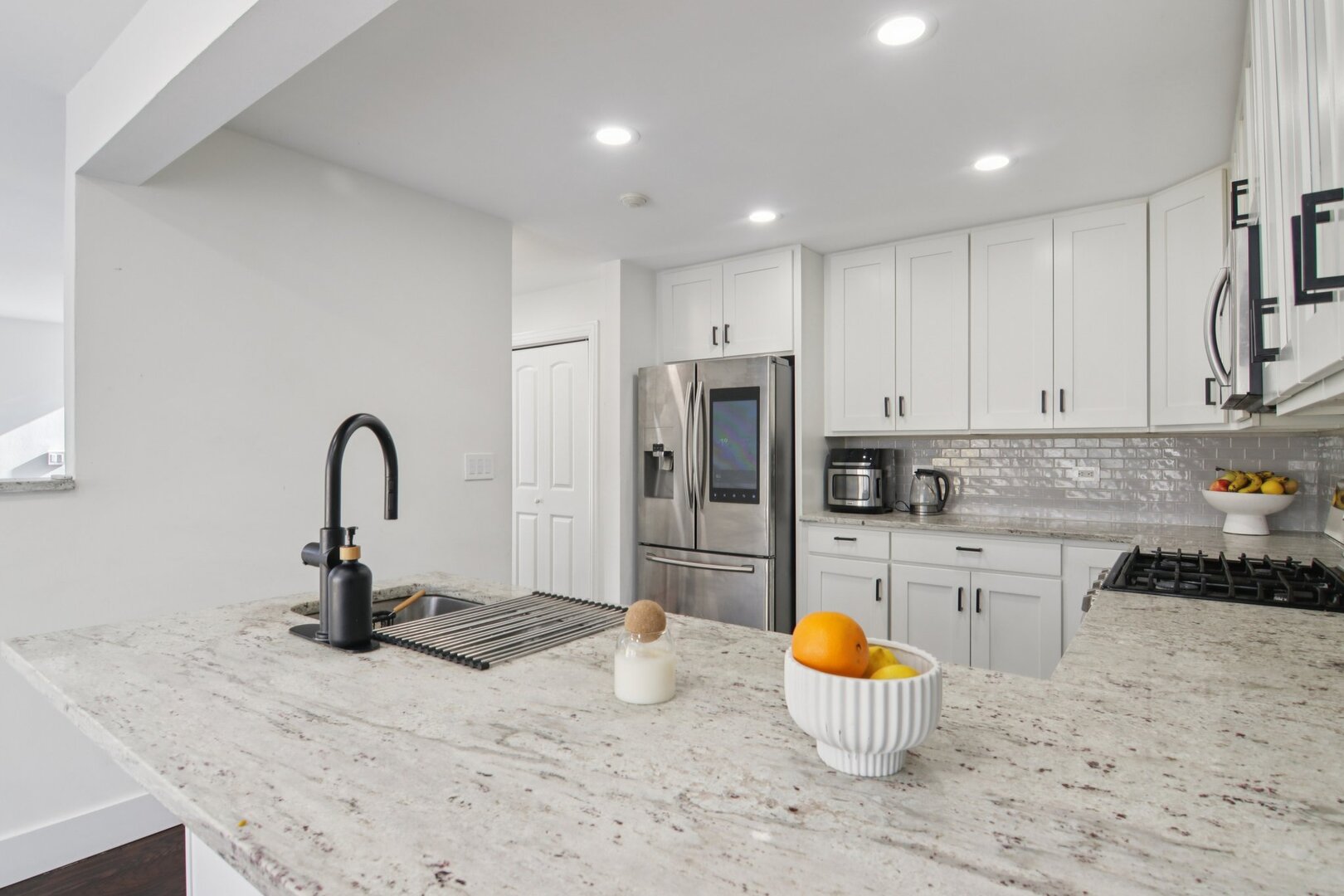 43 Oak Creek Court Burr Ridge, IL 60527 - Photo 6 of 28