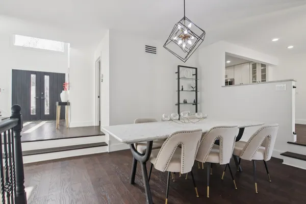 $649,900 | 43 Oak Creek Court, Burr Ridge, IL 60527