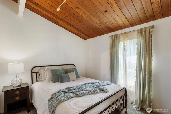 $500,000 | 1961 East Mason Lake Drive East, Grapeview, WA 98546