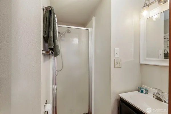 $500,000 | 1961 East Mason Lake Drive East, Grapeview, WA 98546