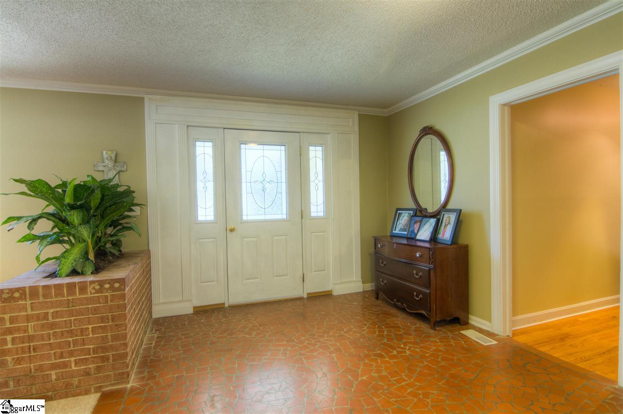 502 Richbourg Road Greenville, SC 29615 - Photo 3 of 26 Gallery Image 3