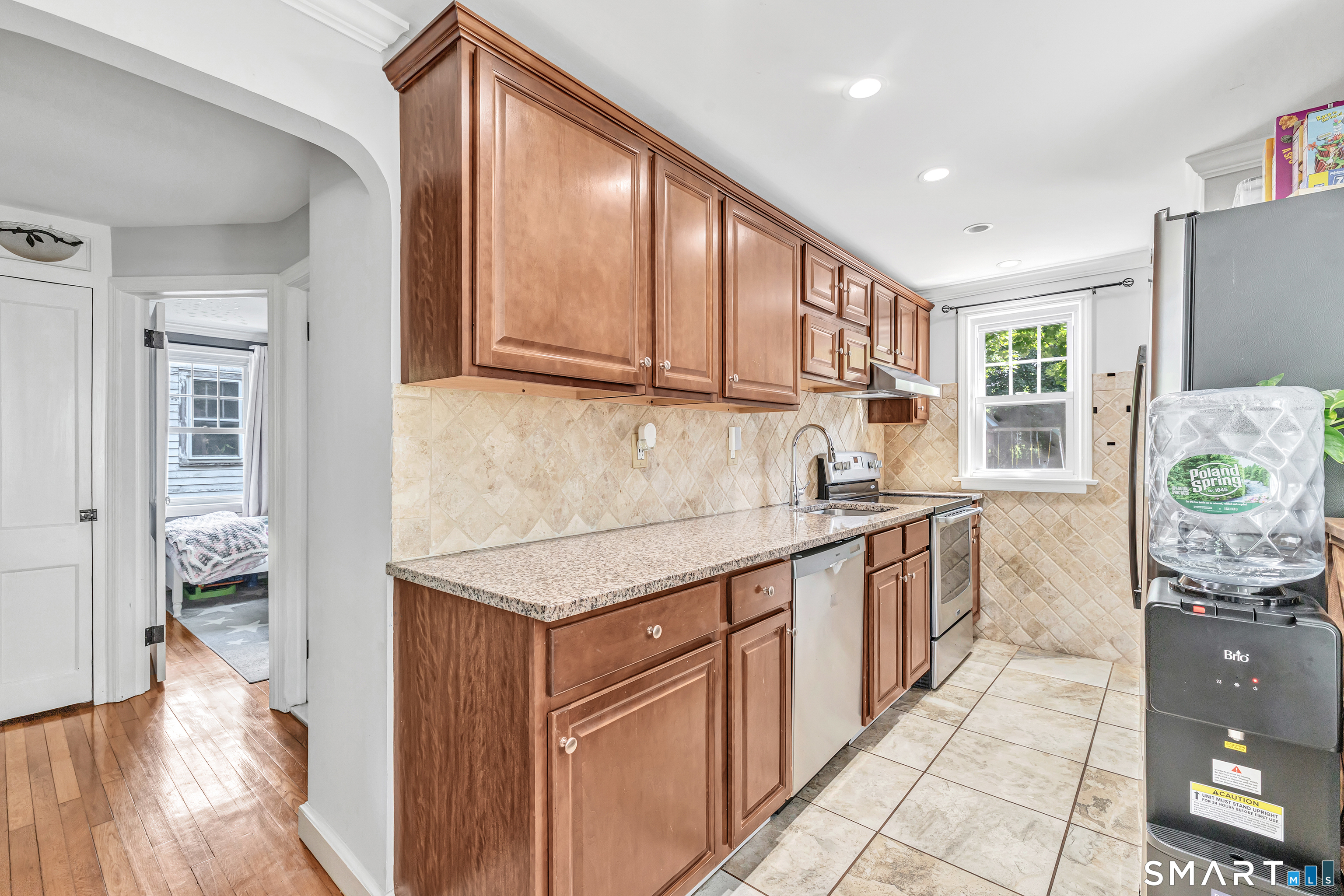 2082 Stratfield Road Fairfield, CT 06825 - Photo 11 of 36 Gallery Image 11