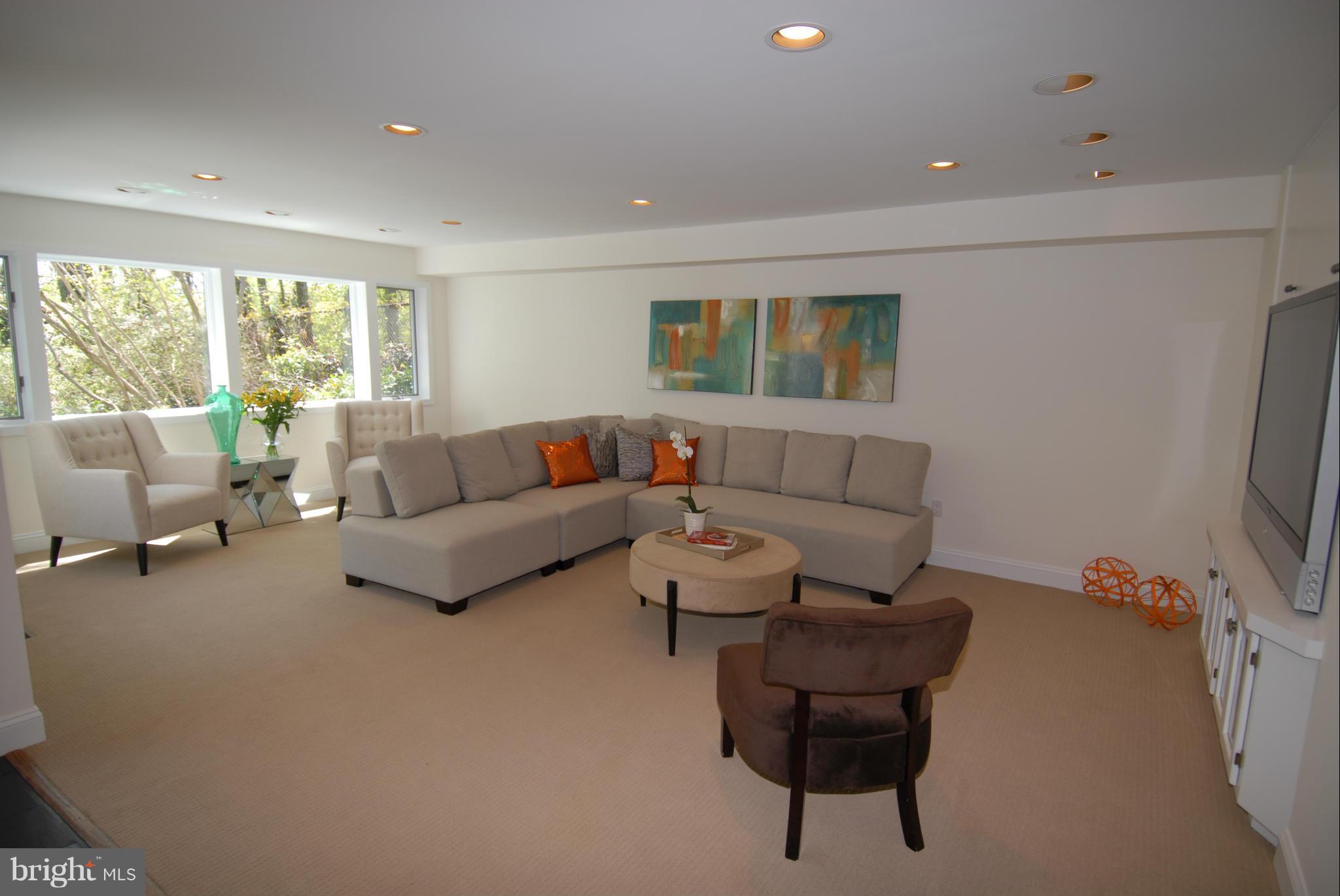 6400 Dahlonega Road Bethesda, MD 20816 - Photo 11 of 27 Family Room