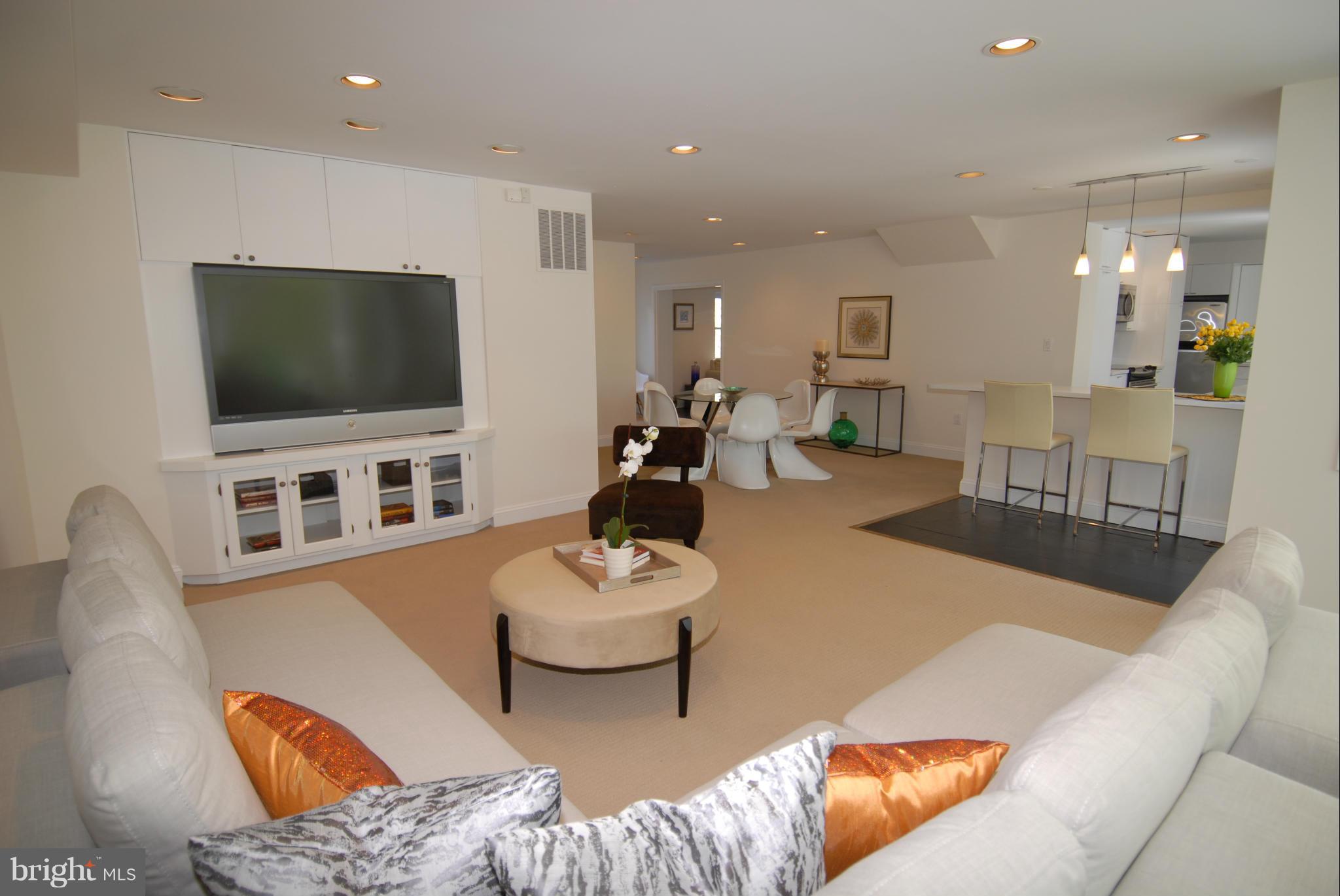 6400 Dahlonega Road Bethesda, MD 20816 - Photo 12 of 27 Family Room