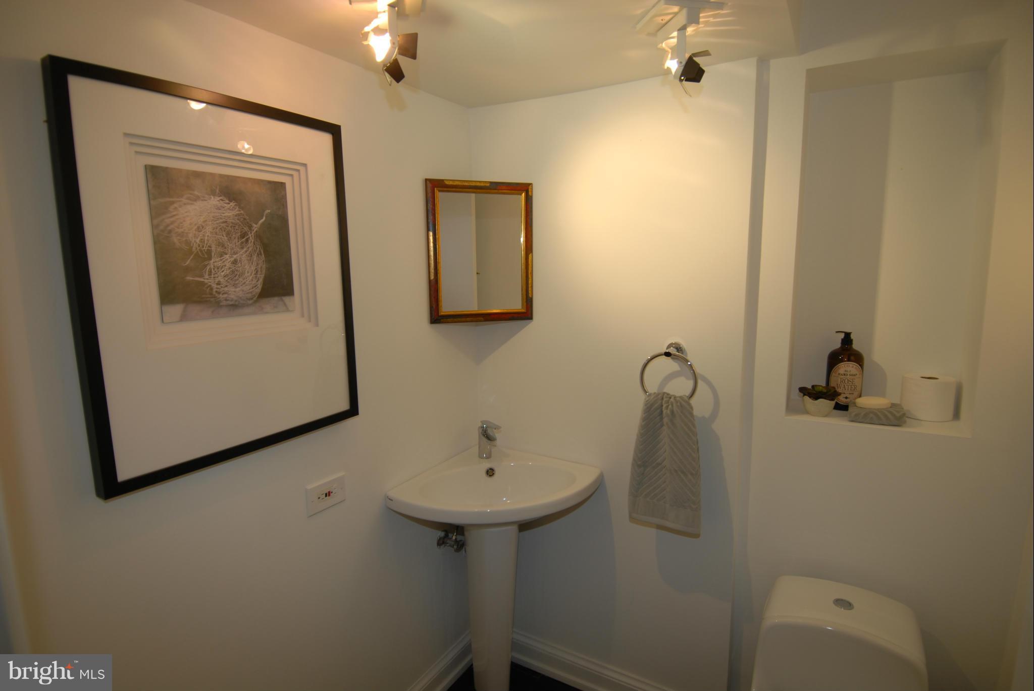 6400 Dahlonega Road Bethesda, MD 20816 - Photo 14 of 27 Bath
