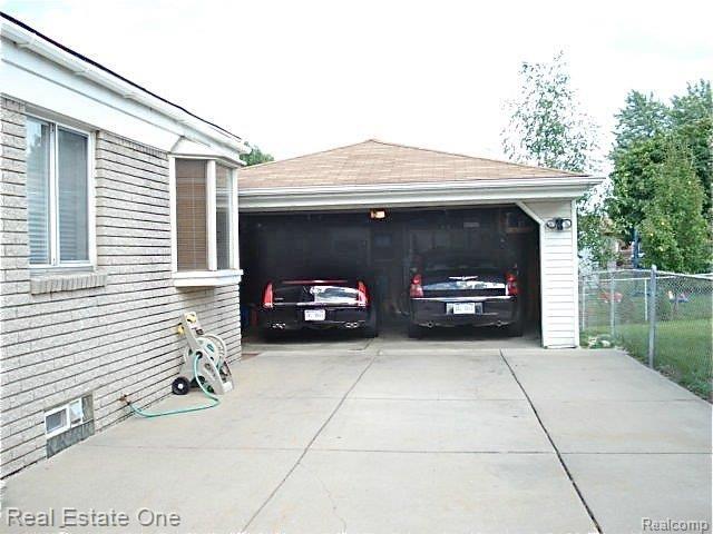 32560 Kelly Road Roseville, MI 48066 - Photo 3 of 12 DSC04765