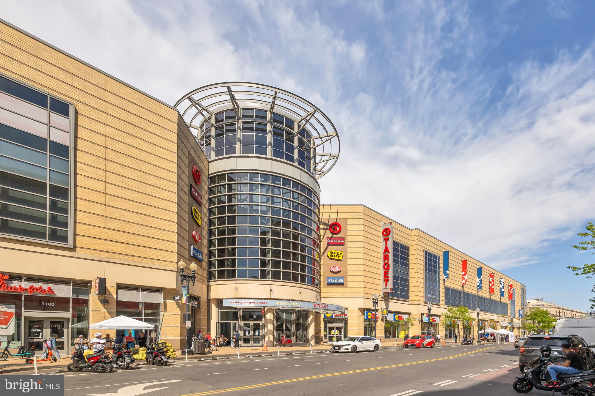 1249 Kenyon Street Northwest, Unit 4 Washington, DC 20010 - Photo 28 of 30 a front view of a building with a street