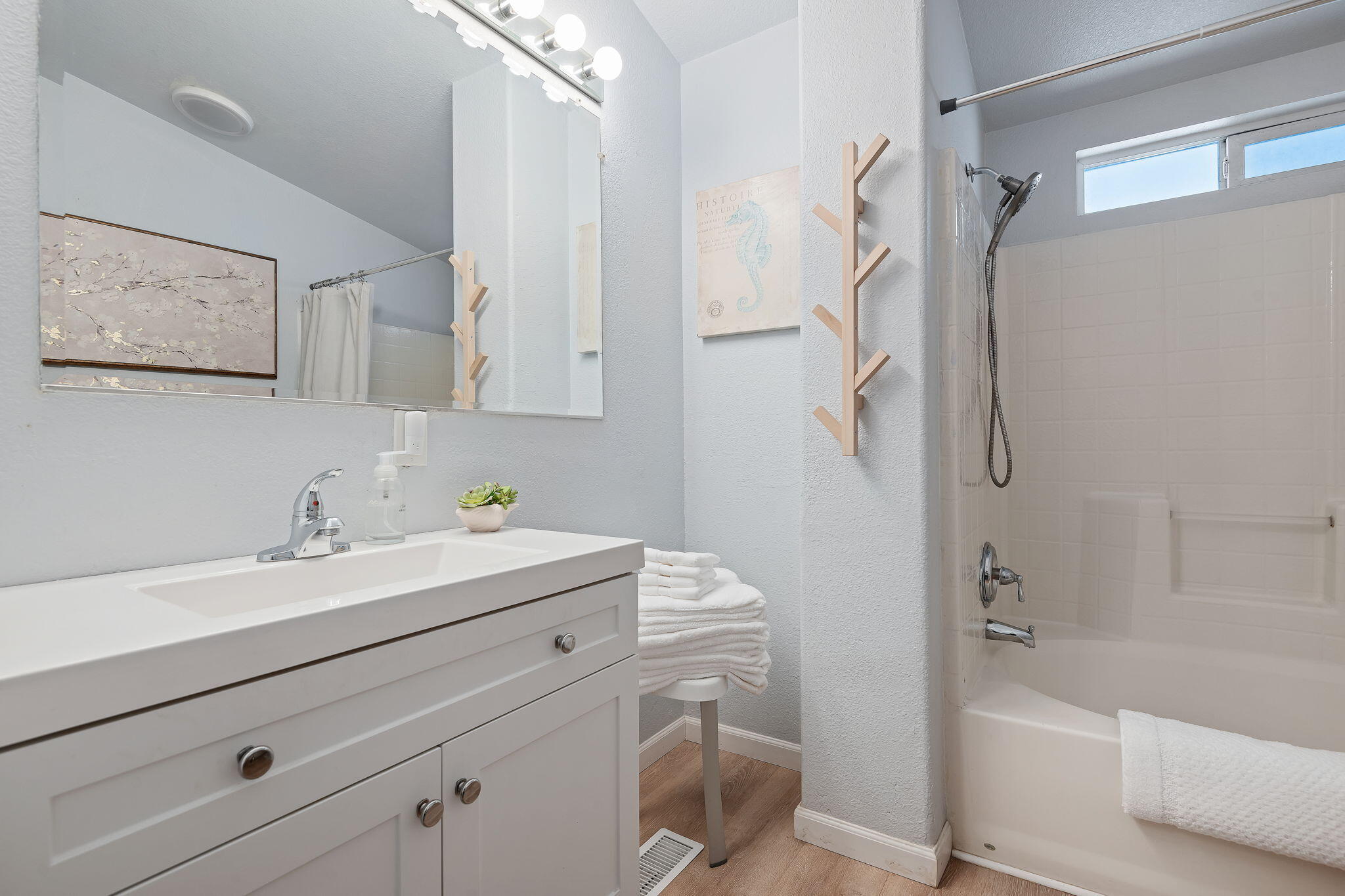 520 Pine Avenue, Unit 75 Goleta, CA 93117 - Photo 12 of 13 11-Bathroom