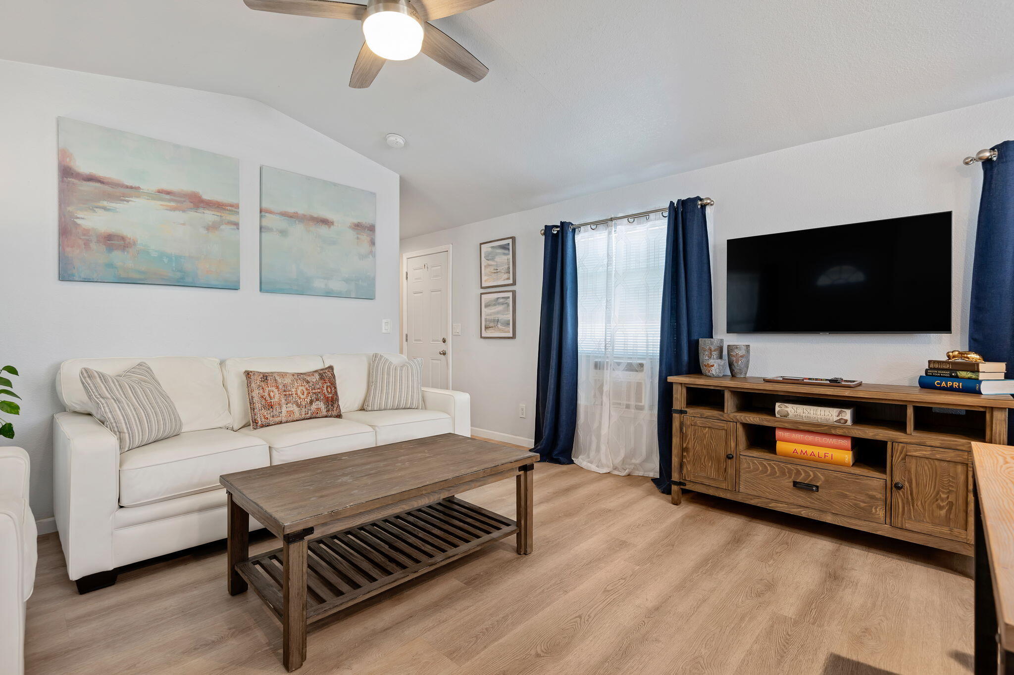 520 Pine Avenue, Unit 75 Goleta, CA 93117 - Photo 5 of 13 04-Living Room