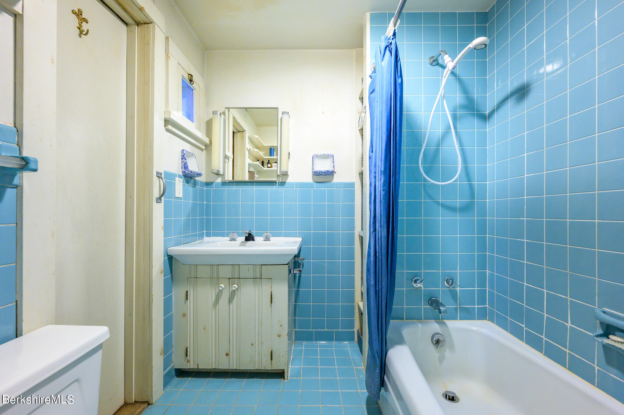 12 Austerlitz Road West Stockbridge, MA 01266 - Photo 25 of 46 a bathroom with a sink a toilet and shower