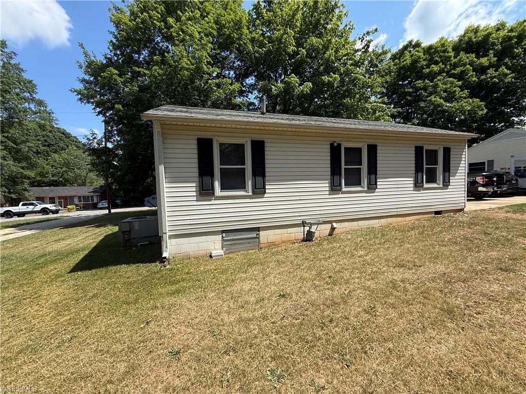 1102 Oak Grove Road Southwest Winston-Salem, NC 27103 - Photo 2 of 11