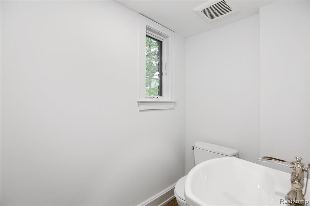 815 Rivenoak Street Birmingham, MI 48009 - Photo 15 of 57