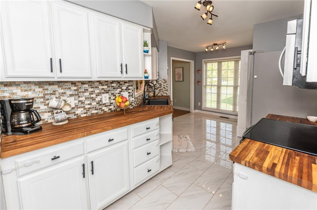 608 Thompson Road Graham, NC 27253 - Photo 11 of 30 Gallery Image 11