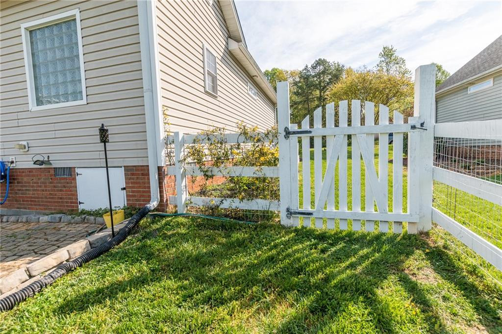 608 Thompson Road Graham, NC 27253 - Photo 27 of 30 Gallery Image 27