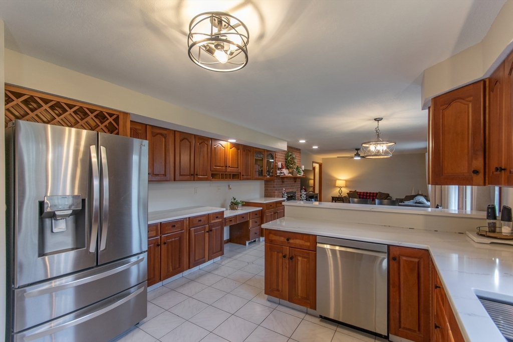 47 Apple Ridge Road West Springfield, MA 01089 - Photo 8 of 29 Gallery Image 8
