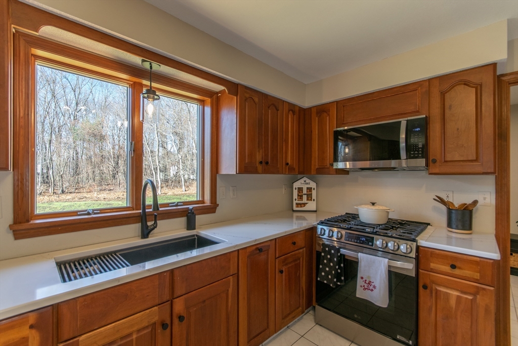 47 Apple Ridge Road West Springfield, MA 01089 - Photo 9 of 29 Gallery Image 9