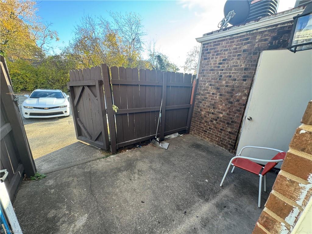 1303 West Meadowview Road, Unit G Greensboro, NC 27403 - Photo 16 of 20