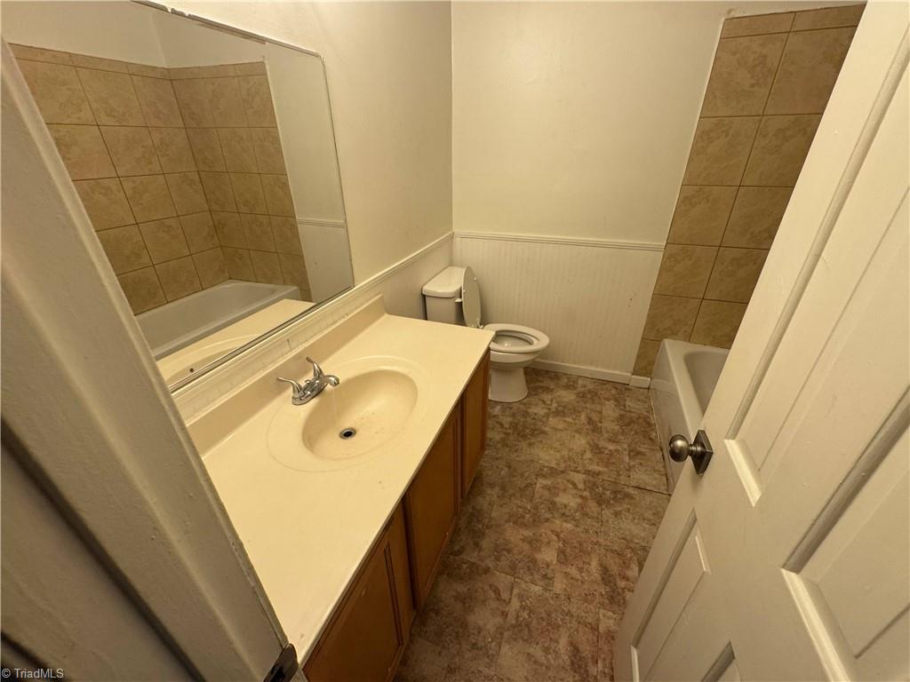 1303 West Meadowview Road, Unit G Greensboro, NC 27403 - Photo 10 of 20