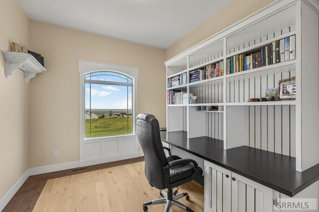 7232 East Middle Fork Road Idaho Falls, ID 83406 - Photo 19 of 72 Office