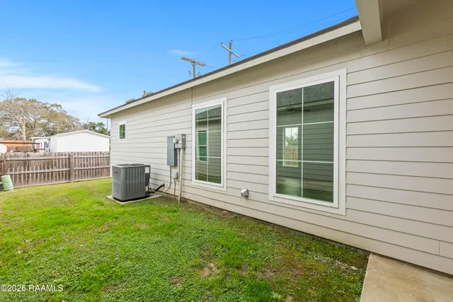 $1,895 | 121 Mayberry Grv Street, Youngsville, LA 70592