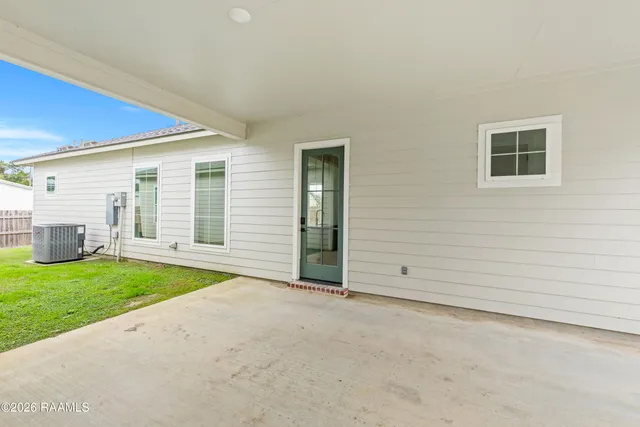 $1,895 | 121 Mayberry Grv Street, Youngsville, LA 70592