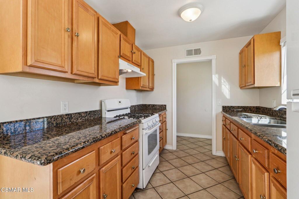 12745 Muscatine Street Pacoima, CA 91331 - Photo 10 of 32