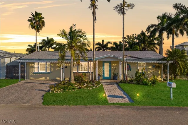 $485,000 | 2631 Bayshore Drive, Matlacha, FL 33993