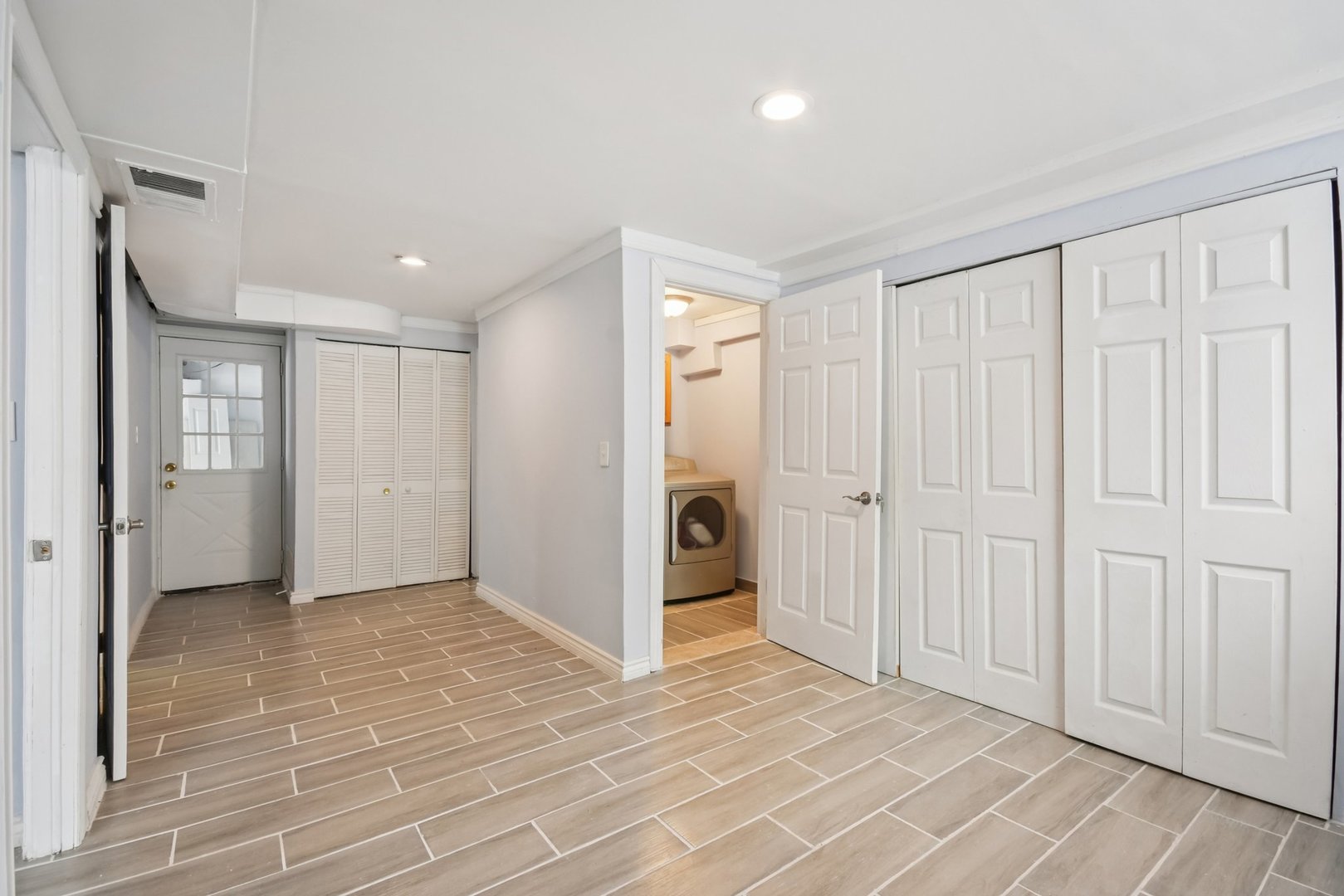 301 Villa Road Streamwood, IL 60107 - Photo 21 of 34 a view of a hallway with closet area