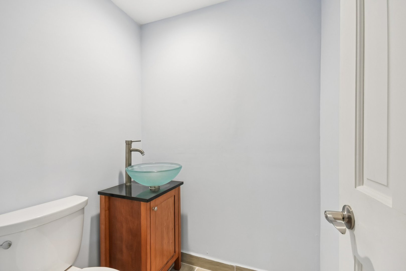 301 Villa Road Streamwood, IL 60107 - Photo 26 of 34 a bathroom with a bathtub and shower