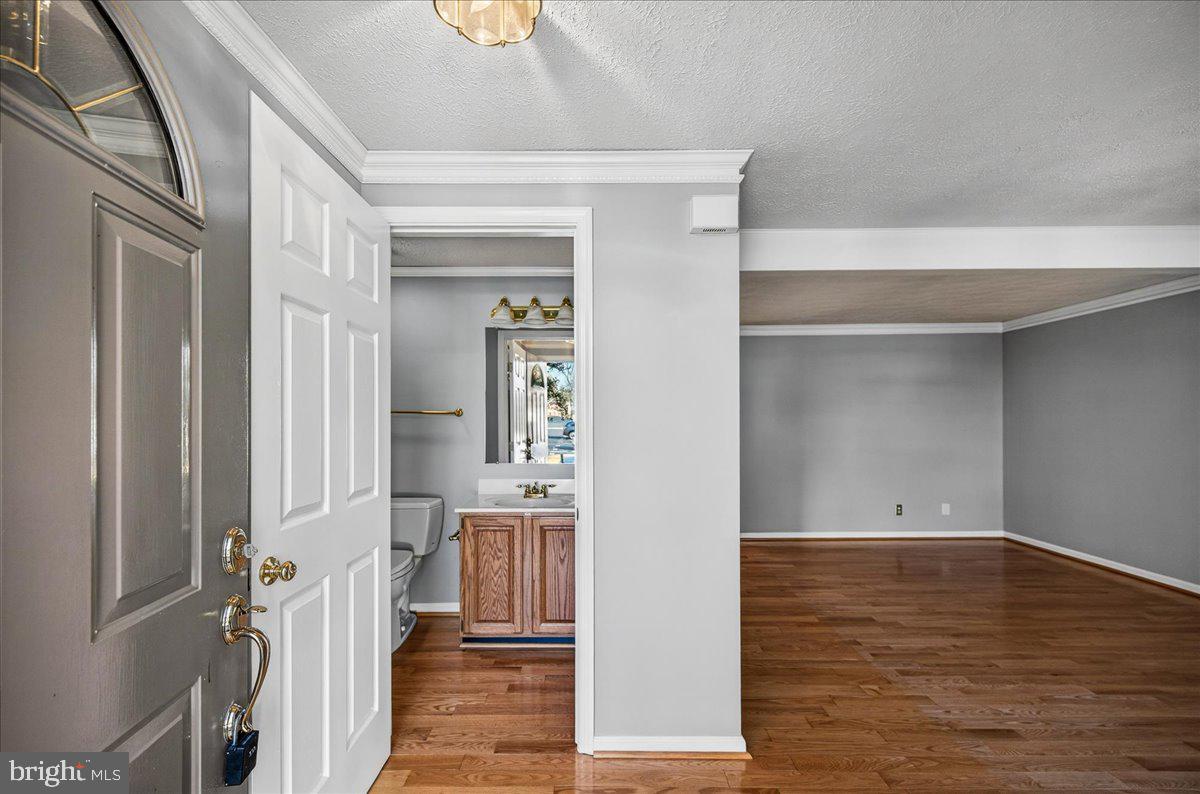 605 Ridgecrest Court Stafford, VA 22554 - Photo 5 of 42 Hardwood flooring