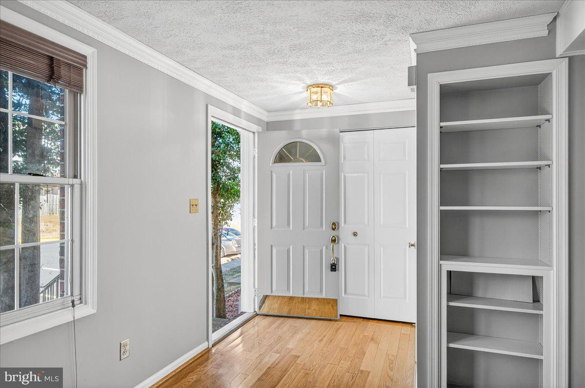 605 Ridgecrest Court Stafford, VA 22554 - Photo 7 of 42 built in bookshelves