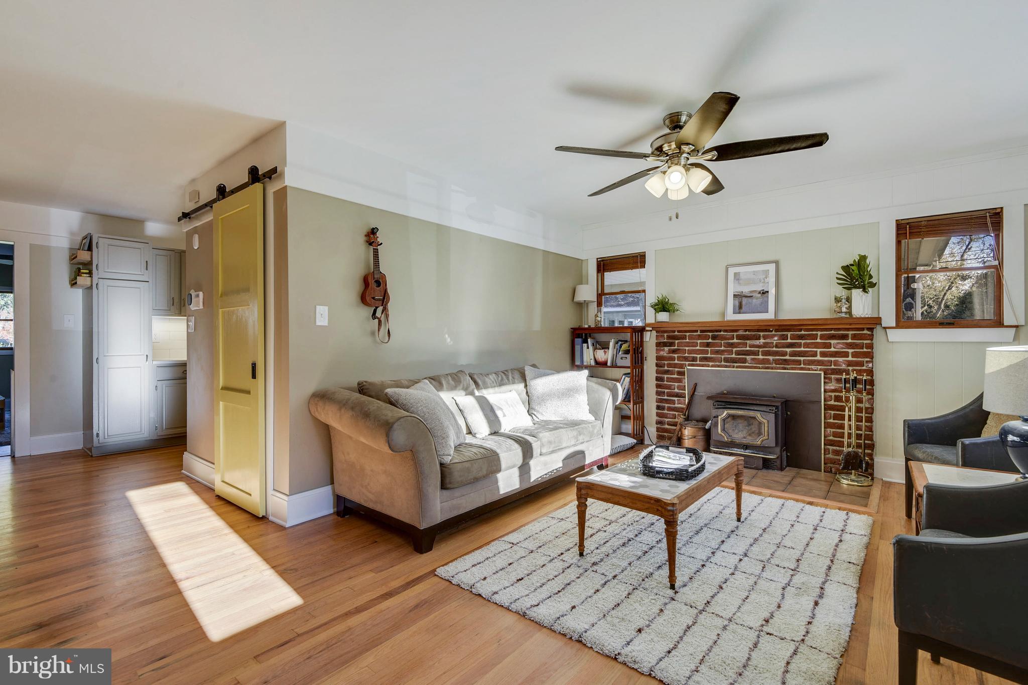 3 Baldridge Road Annapolis, MD 21401 - Photo 4 of 31 livingroom