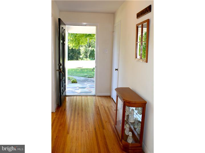 802 Ridge Lane Media, PA 19063 - Photo 2 of 25 Foyer