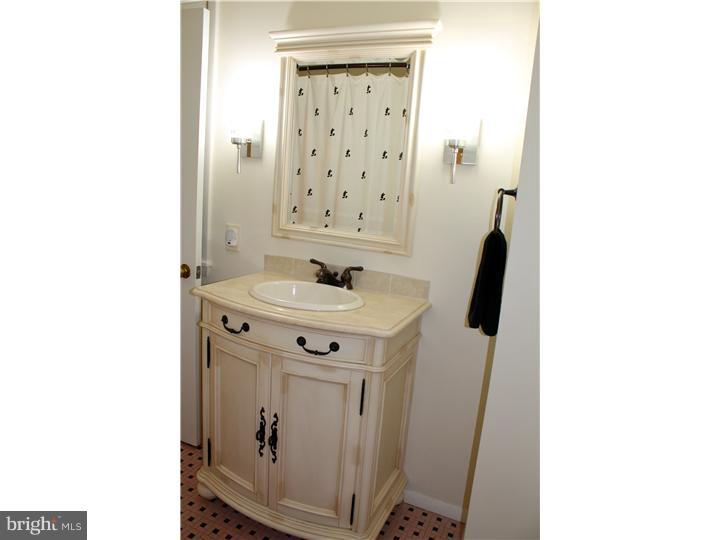 802 Ridge Lane Media, PA 19063 - Photo 16 of 25 Bathroom